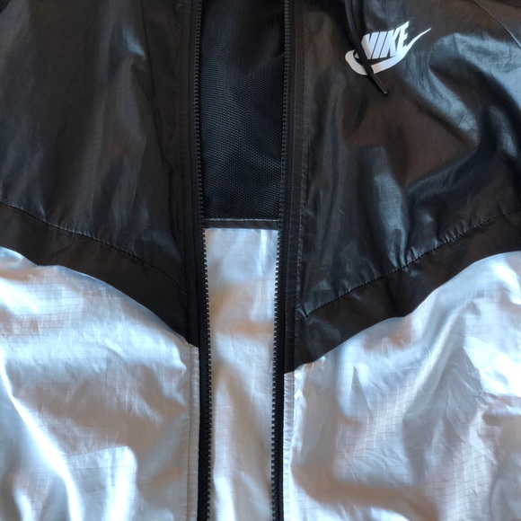 Nike black and white windbreak size S - Picture 3 of 5